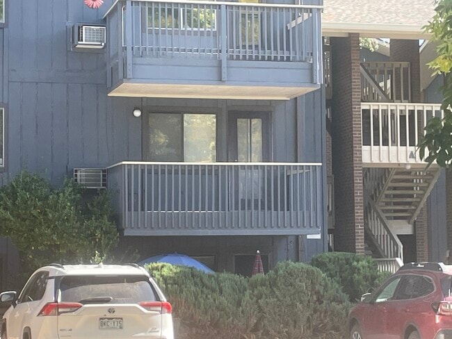 Building Photo - 2800 Kalmia Ave