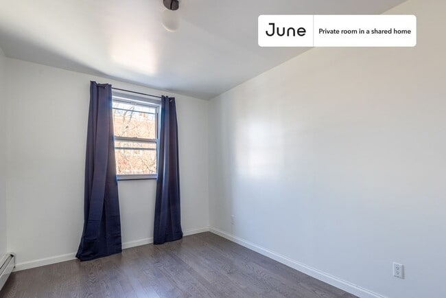 Foto del edificio - Private bedroom in 4 bed/2 bath Home