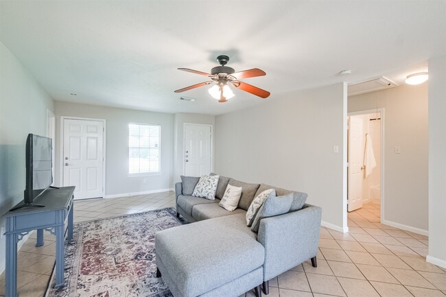 Building Photo - 16783 N Bob White Dr