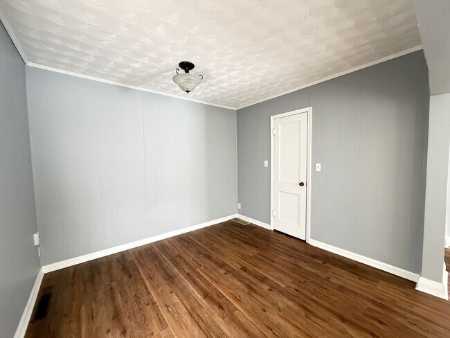 Building Photo - 206 Kenoak Dr