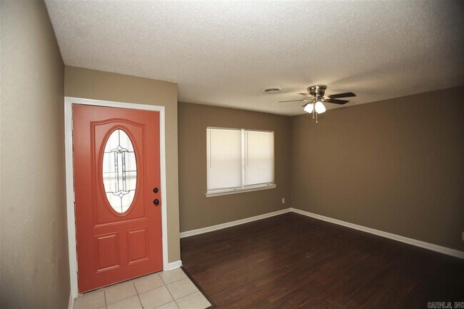 Building Photo - 31 Elmhurst Dr