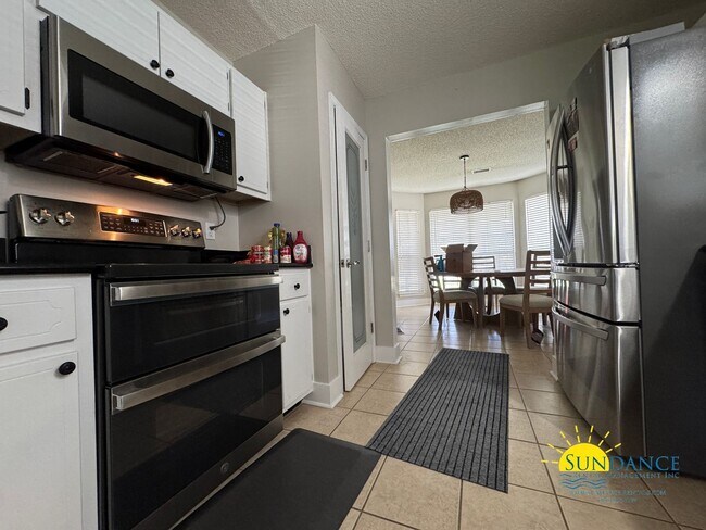 Foto del edificio - Beautifully Updated 4 Bedroom Mary Esther ...