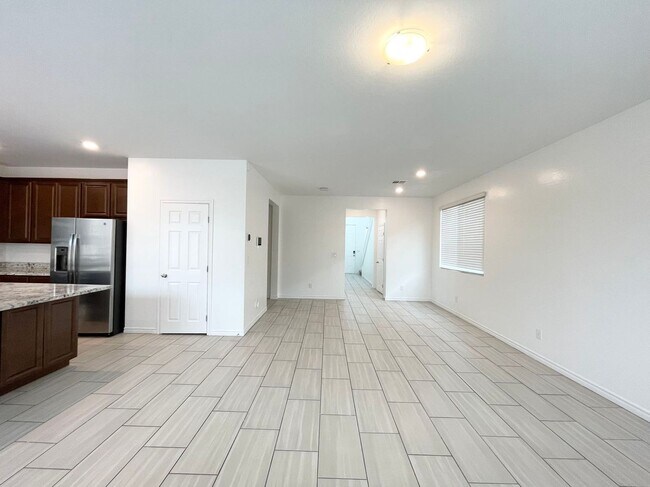 Building Photo - Wonderful  Two-story single-family house w...