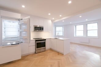 Building Photo - 5530 Ch De La Côte-Saint-Luc