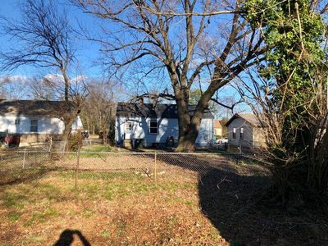Building Photo - 1509 Milton St