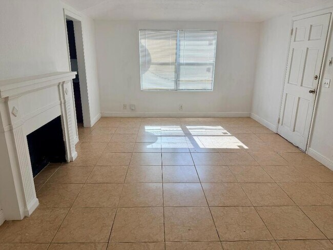 Foto del edificio - 310 Walton Blvd