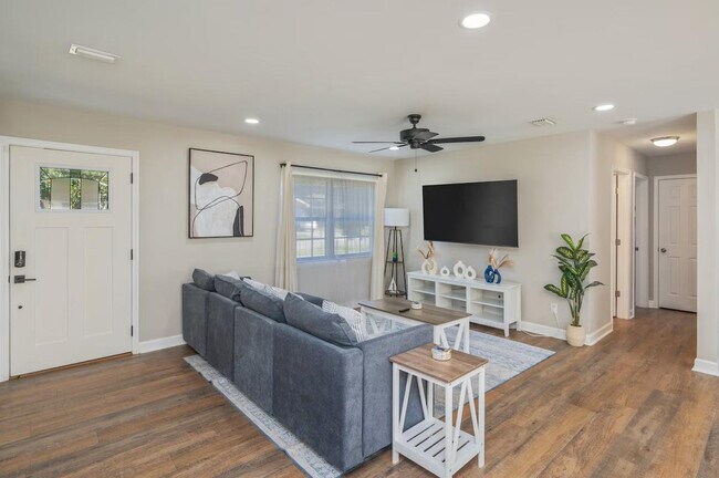 Building Photo - 151 N Lorraine Dr