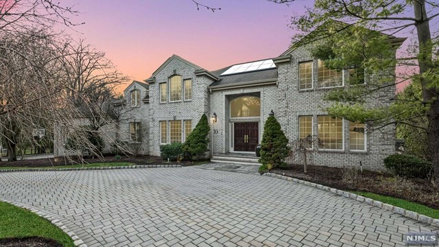 Foto principal - 10 McGrath Dr