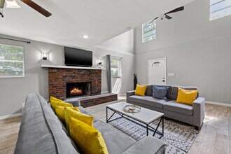 Building Photo - 4314 E Henry Ave