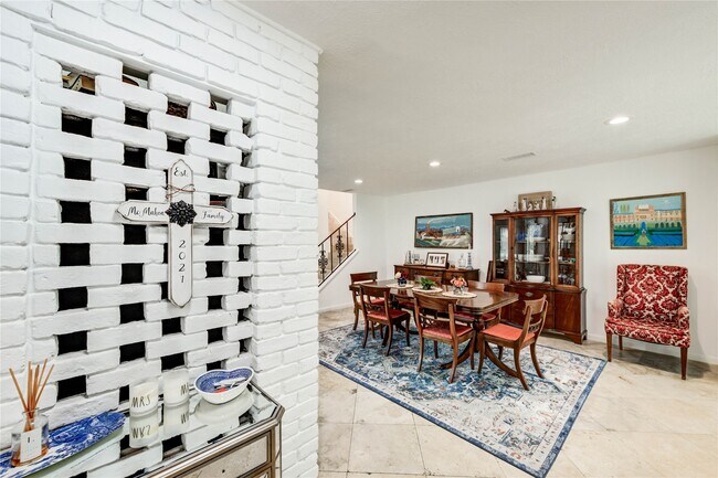 Foto del edificio - 13050 Trail Hollow Dr
