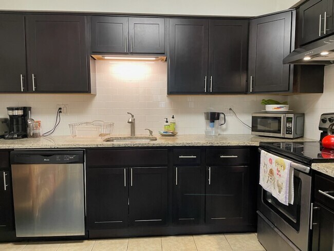 Building Photo - 4000 Gypsy Ln