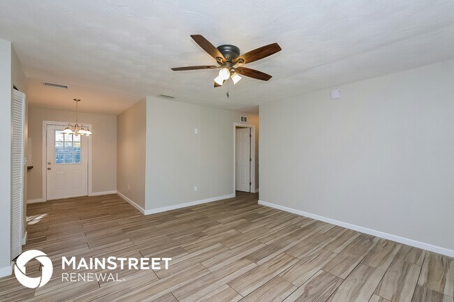 Building Photo - 2141 23rd St SW