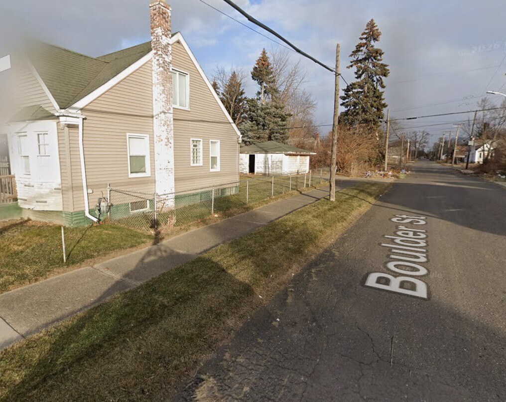 Building Photo - 16117 Lappin St