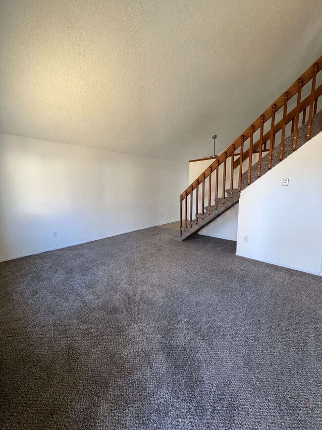 Foto del edificio - 2 bedroom duplex - Bennett