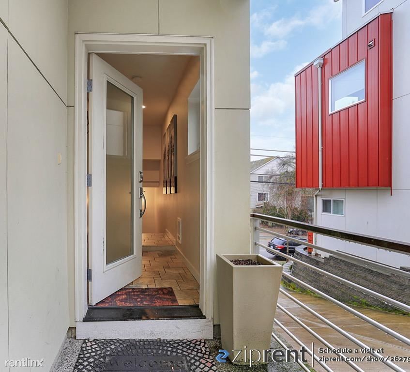 Primary Photo - 2 br, 2.5 bath Townhome - 913 Martin Luthe...