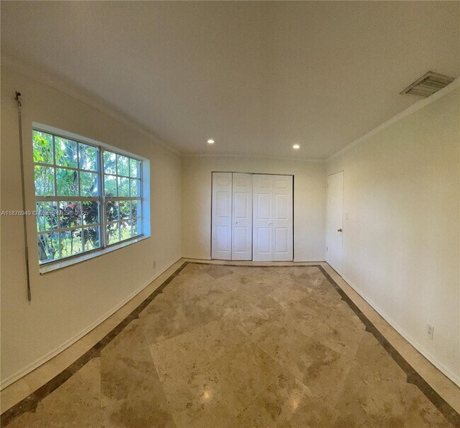 Foto del edificio - 1107 NE 8th St