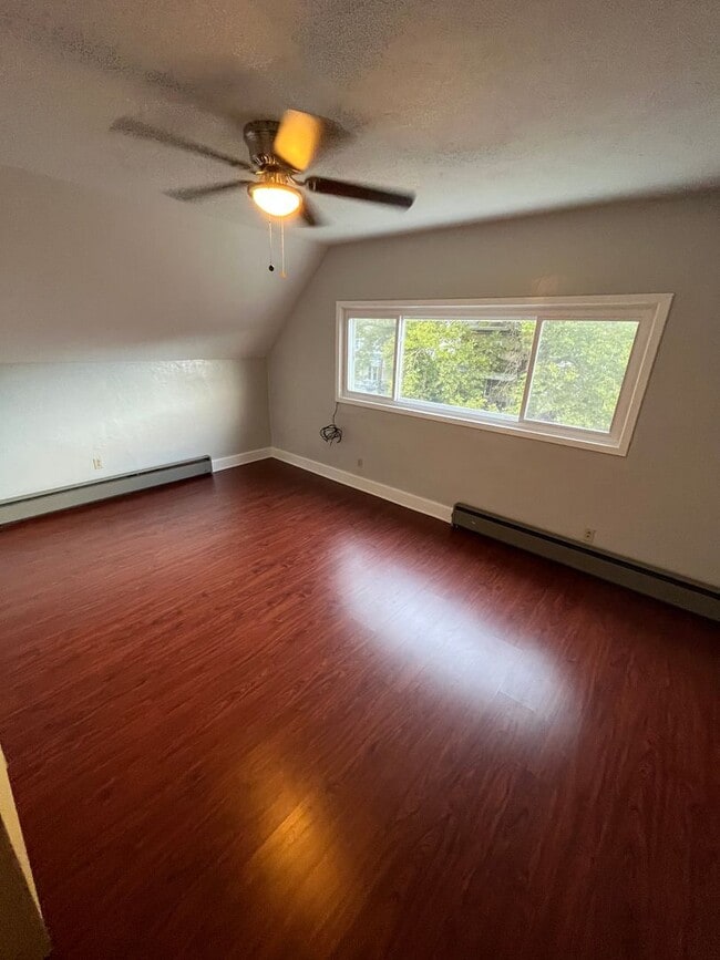 Foto del edificio - 151 Kendall Ave