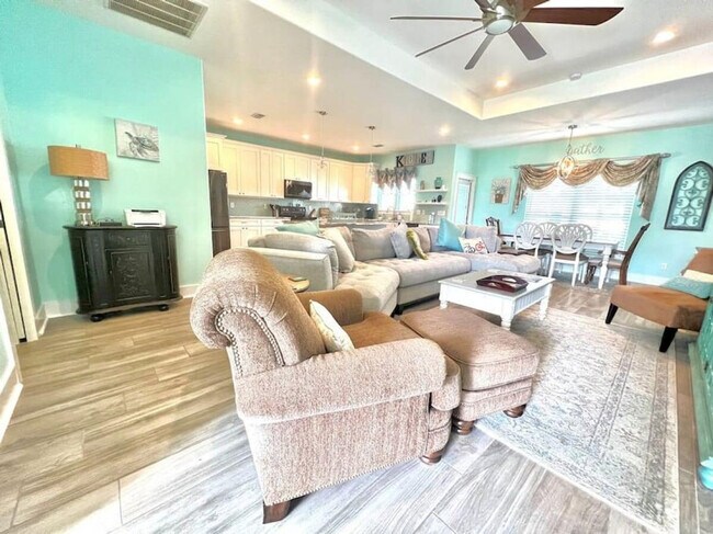 Foto del edificio - 5402 Pinetree Ave