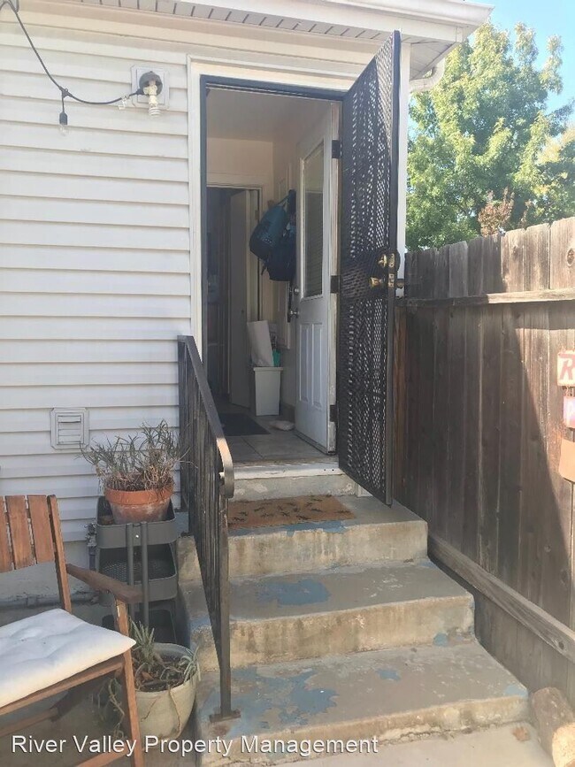Building Photo - 3 br, 2 bath House - 5401 Carmen Way