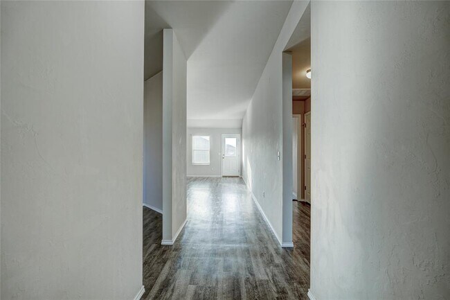 Building Photo - 10620 SW 23rd Ter