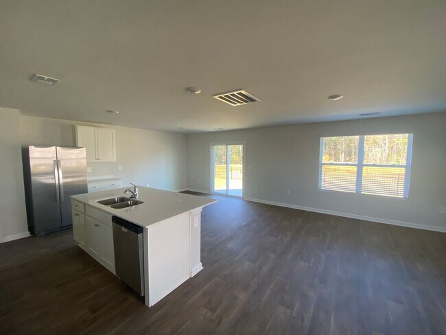 Building Photo - APRIL SPECIAL!!! $500 SECURITY DEPOSIT WIT...