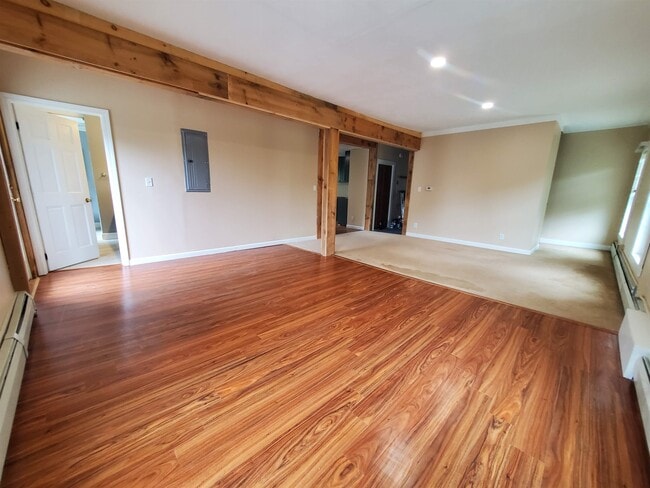 Building Photo - 526 Canaan St