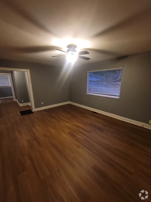 Building Photo - 1068 Willow Dr