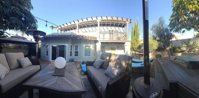 Foto del edificio - 923 Rosemary Ave