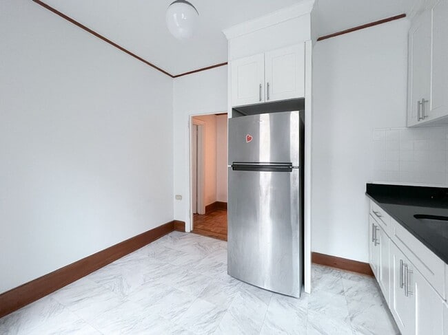 Building Photo - METROPOLITAN AVENUE