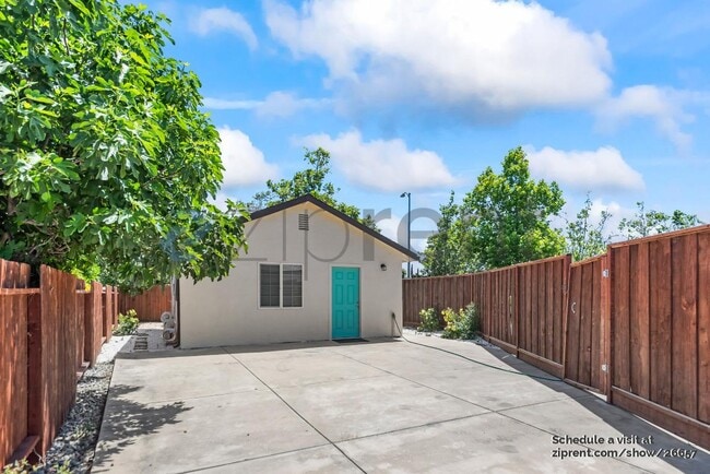 Building Photo - 629 Pelican Ct