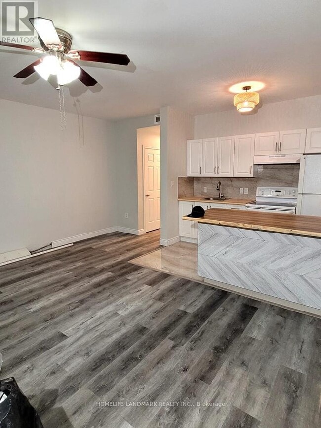 Photo du bâtiment - 300 Main St