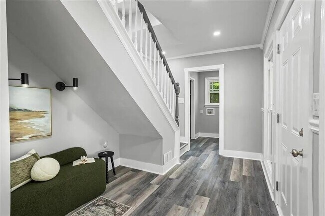 Foto del edificio - 724 Cowan Rd SE