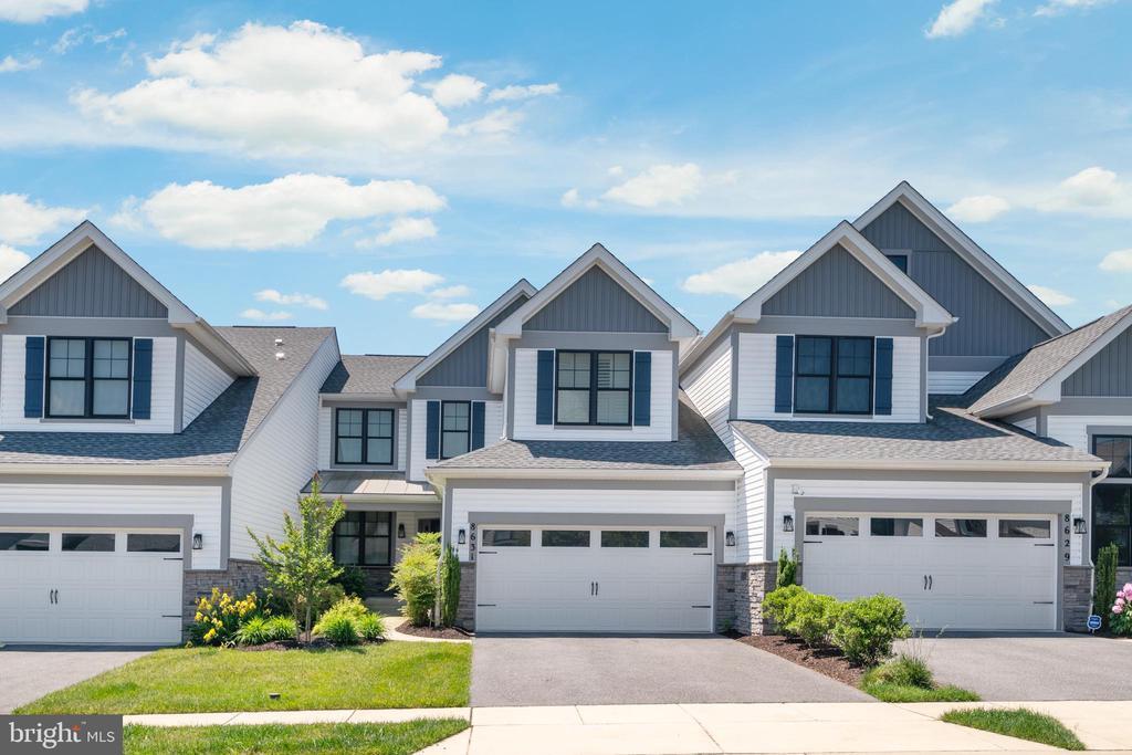 Foto principal - 8631 St Anthony Dr