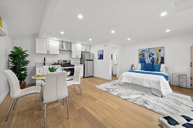 Foto del edificio - 5813 Saloma Ave