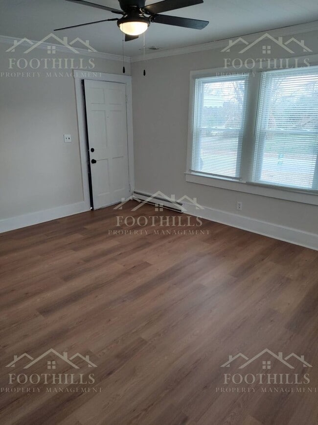 Foto del edificio - 211 Dickens Ave