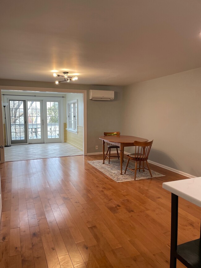 living room/dining room - 6 Sutton Ct