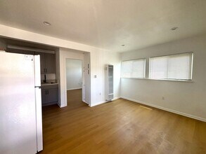 Building Photo - 1329 W Carson St