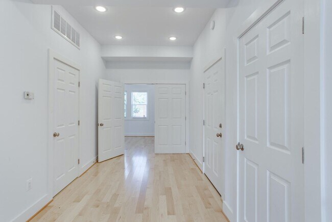 Building Photo - 851 19th St NE