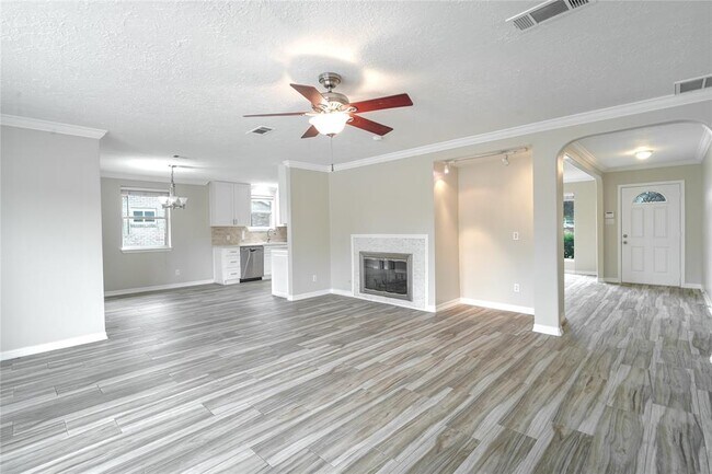 Building Photo - 6011 Beaudry Dr