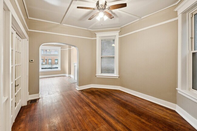 Foto del edificio - 903 W Addison St