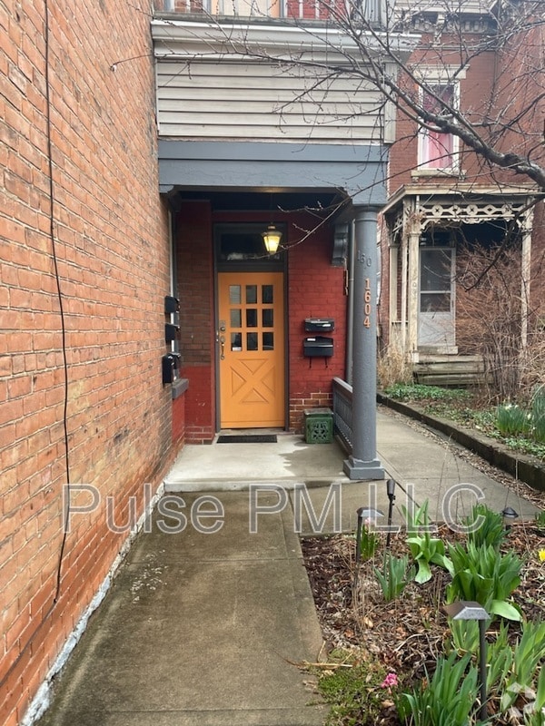 Building Photo - 1604 Greenup St