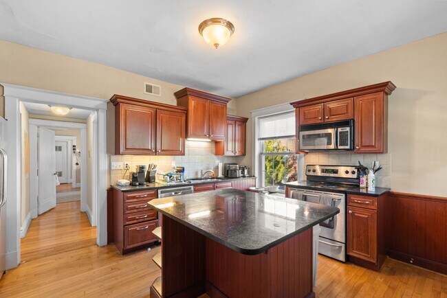 Building Photo - 740 Leland Ave