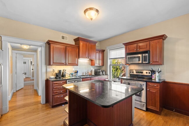 Foto del edificio - 740 Leland Ave