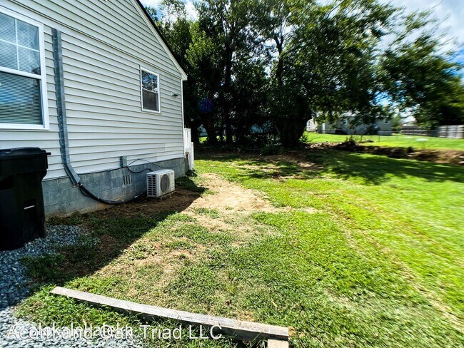 Building Photo - 2 br, 1 bath House - 609 Dover Avenue