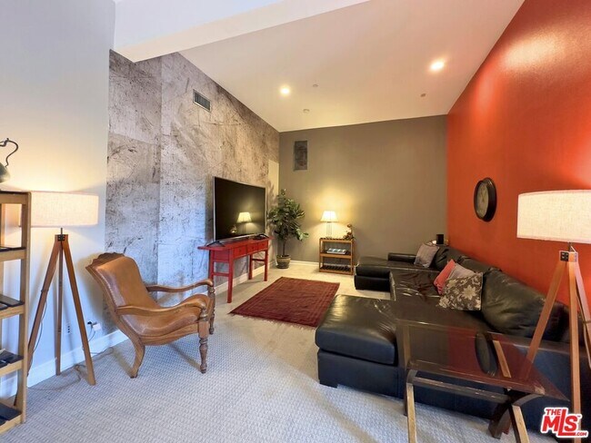 Foto del edificio - 6140 Cavalleri Rd