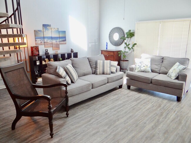Building Photo - Furnished Medium Term Rental