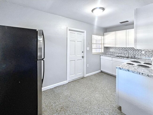 Building Photo - 4207 E Sandalwood Cir S