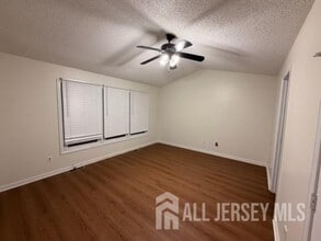 Building Photo - 174 Stults Ln