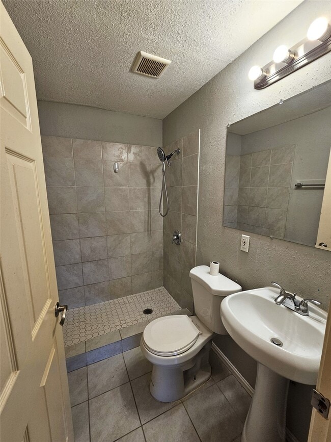 Building Photo - 5935 Beldart St