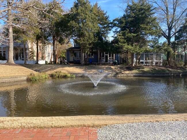 Great Location, close to Everything Harbor Town. Overlooks pond Beautiful view! Pets allowed wit... - Great Location, close to Everything Harbor Town. Overlooks pond Beautiful view!  Pets allowed wit...